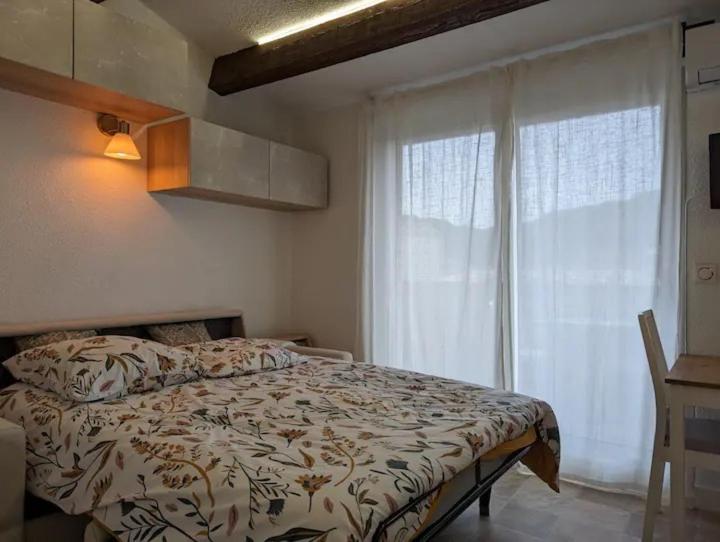 Pinede Piscine Clim Proche Village Naturiste *